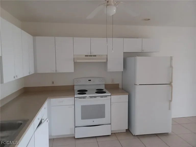 3020 SE Santa Barbara Pl — Photo 6