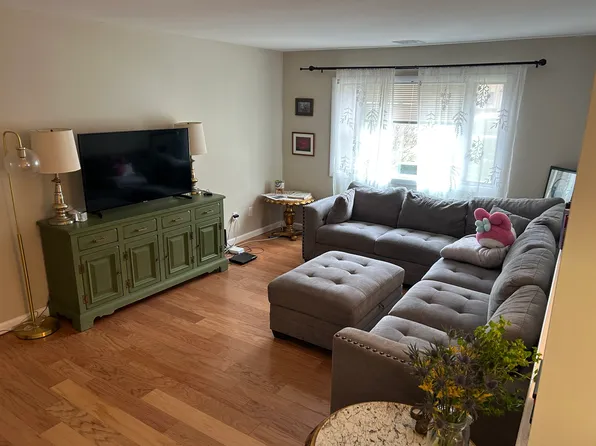 1102 Sayre Dr, Princeton, NJ 08540