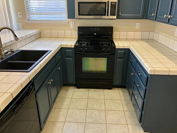 3rd image of 770 Chateau Cir