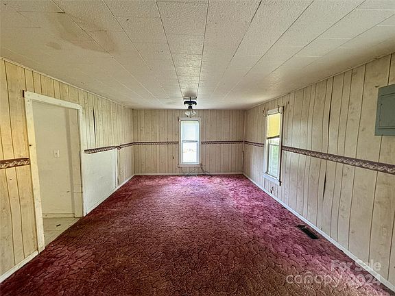 3rd image of 818 N Davis Ave