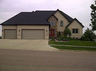1916 W River Bluff Dr, Brandon, SD 57005