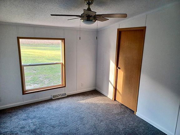 5th image of 215 Pattys Rd