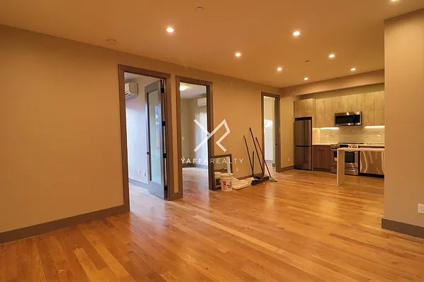 Rented by Yaffa Realty LLC | media 5