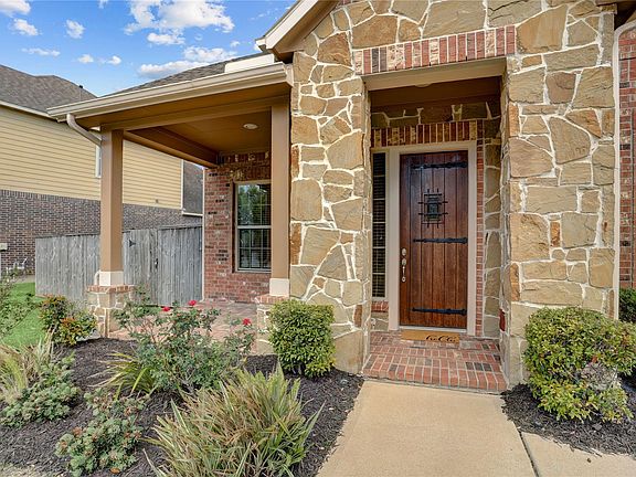 4th image of 9613 Eden Ridge Ln