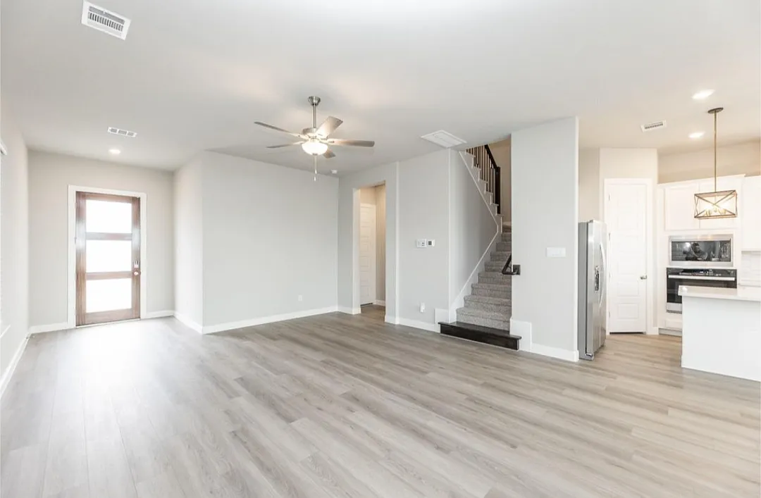 3 bed, 2.5 bath, 1943 sqft, $2,850 — Photo 3