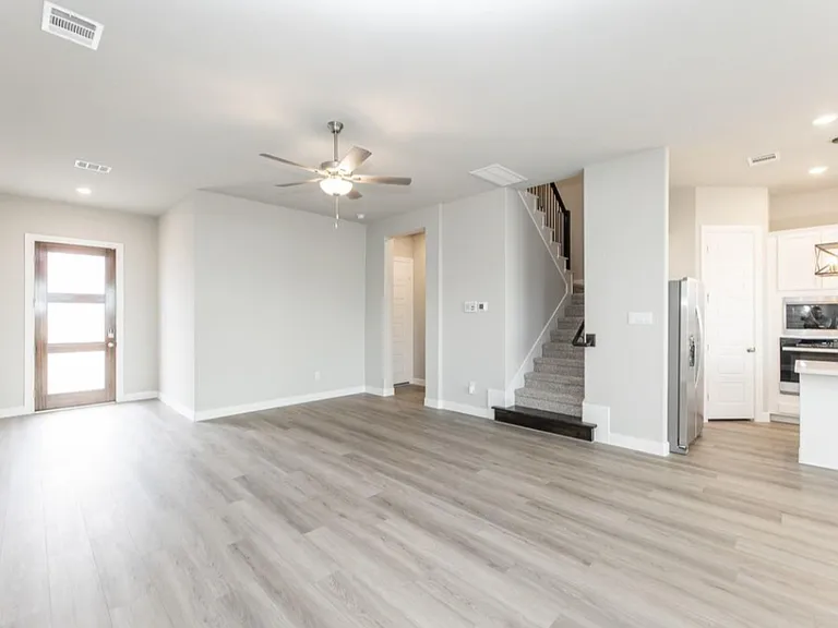 3011 Valley Dr — Photo 3