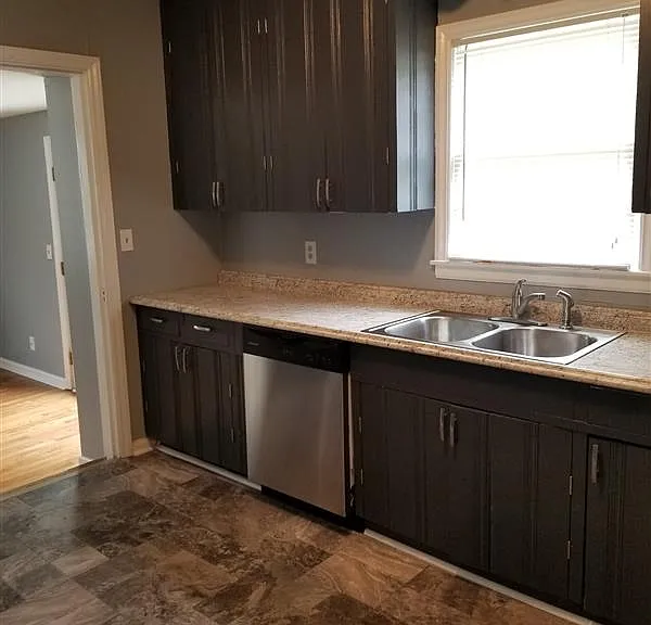 900 Vest Dr — Photo 8
