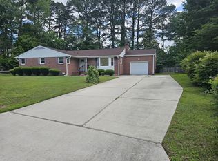 49 Lakeshore Dr, Newport News, VA 23608