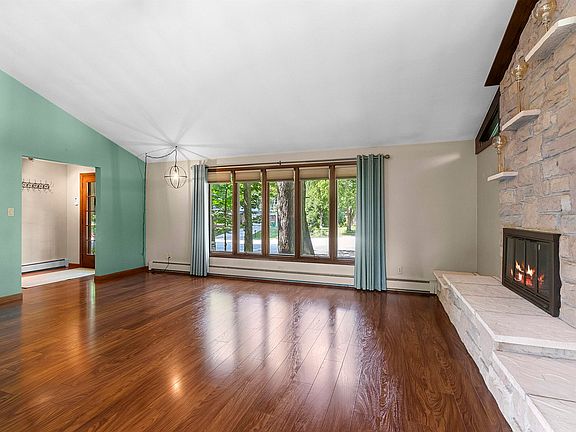 4th image of 2424 Pinehurst Cir