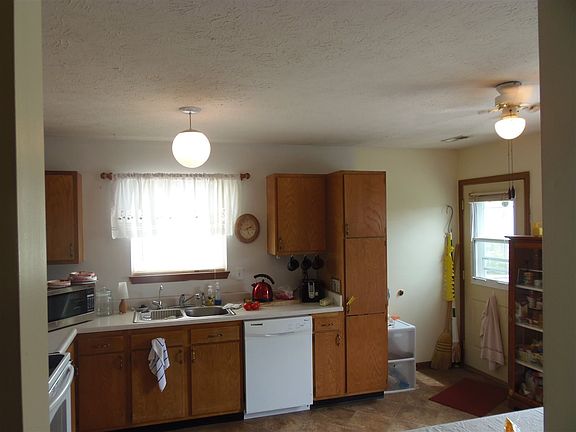 2nd image of 221 Ingram Dr