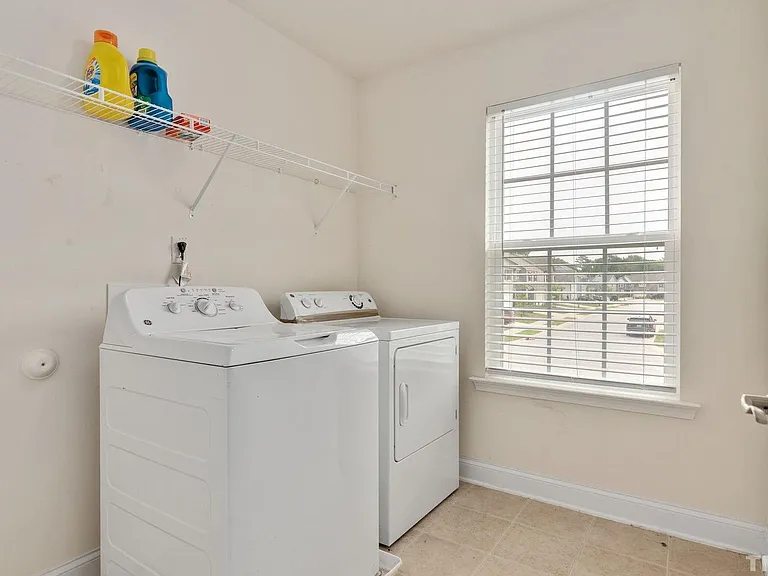 220 Avery Glenn Way — Photo 36