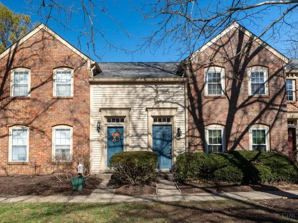 12 Woodsview Ln, Cincinnati, OH 45241