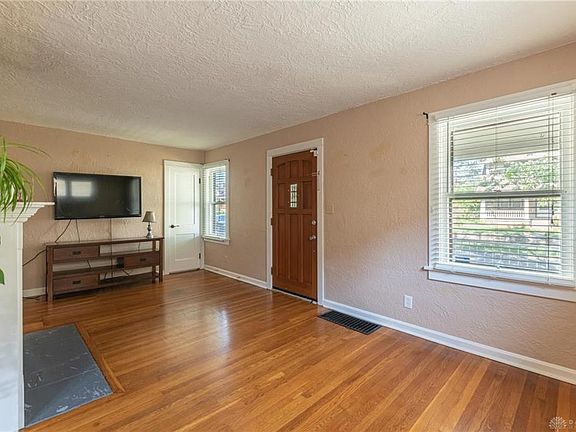 3rd image of 2401 Mundale Ave