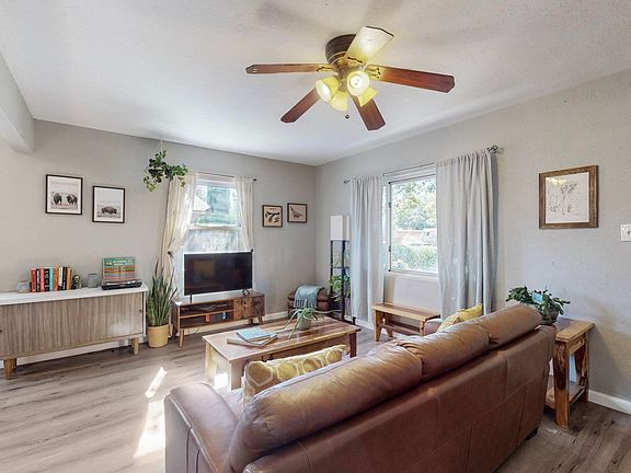 3rd image of 1810 La Veta Dr NE