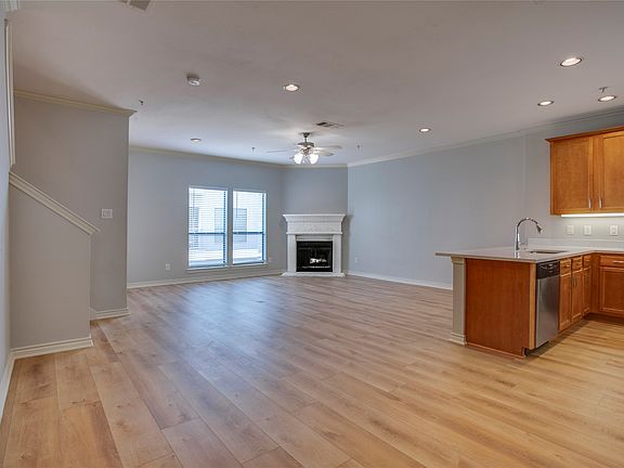 2nd image of 2415 Stutz Dr APT C
