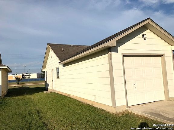 3rd image of 1013 Schertz Pkwy