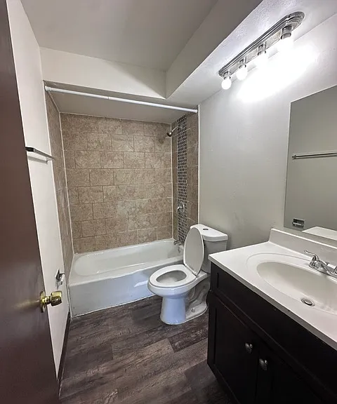 2137 E 175th St #6 — Photo 5