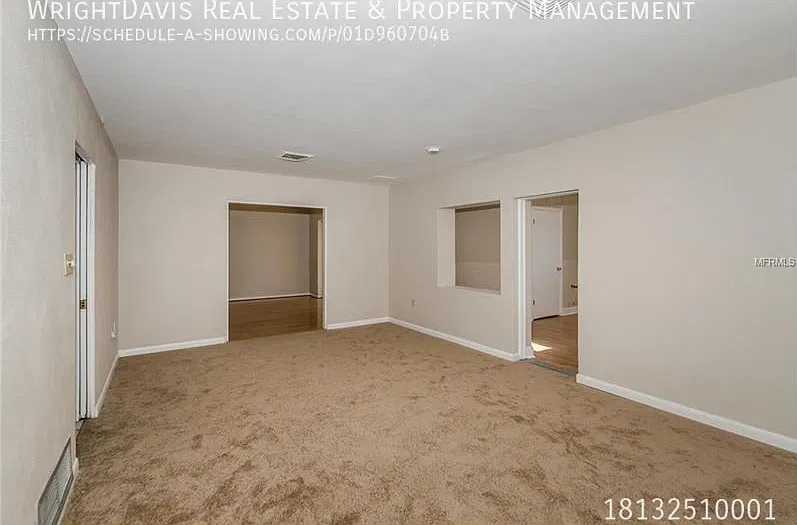 Unique and spacious 5 bed/3.5 bath South St Pete home! — Photo 4