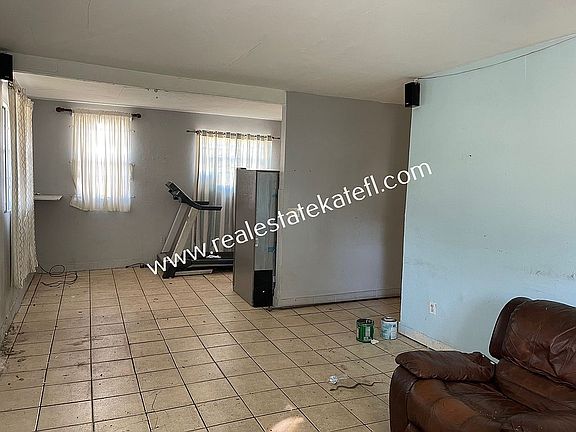 5th image of 2714 W Union St