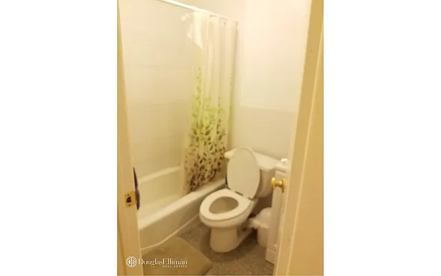 Rented by Douglas Elliman | media 22