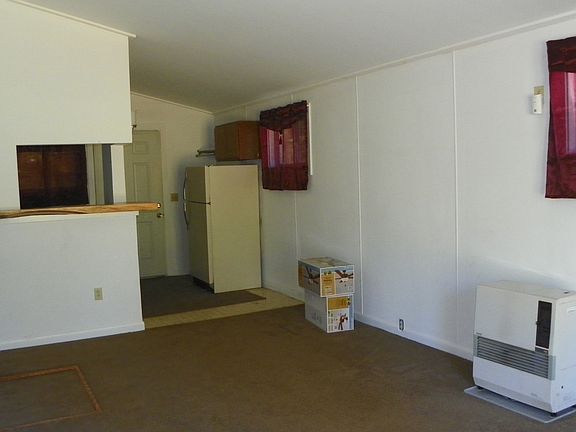 SS21T All Mountain Rentals Kitchen open to living room