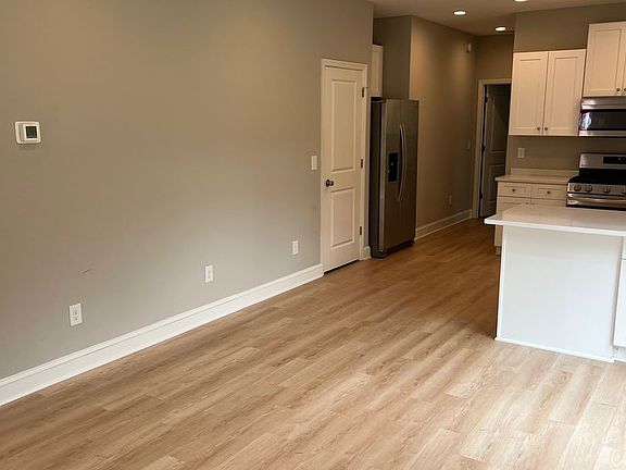 3rd image of 3443 Cosgrove Ave