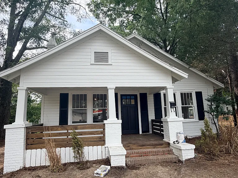 3035 University Dr — Photo 1