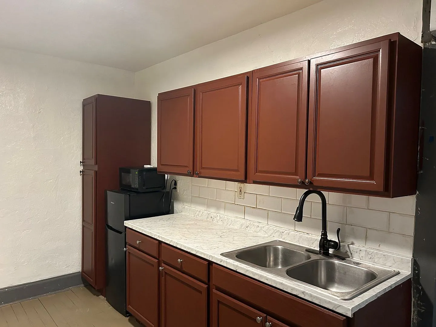 Affordable Efficiency Apartment in Nokomis All Utilities Included! — Photo 3