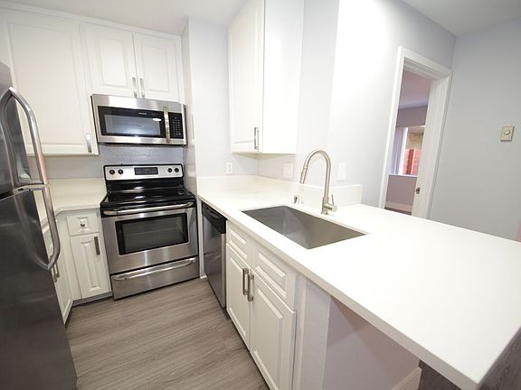3rd image of 418 Pier Ave APT 109