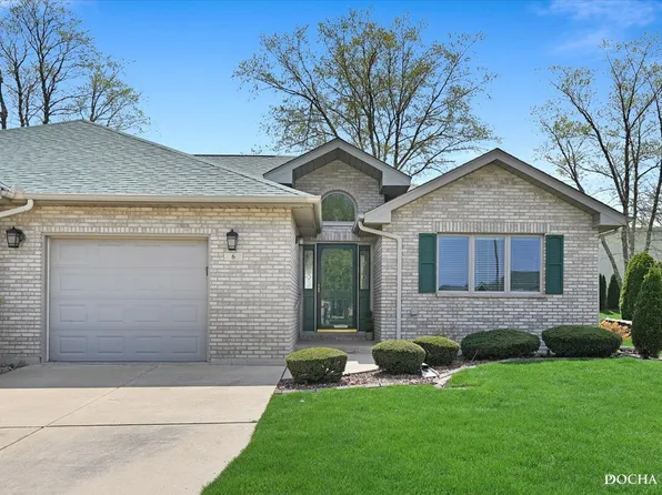 6 Hilgert Ct, Grant Park, IL 60940