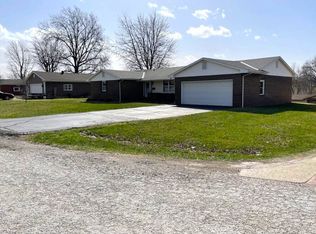 1225 Sunset Dr, Pittsfield, IL 62363