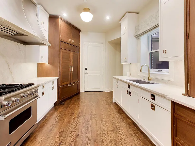 45 E Division St — Photo 15