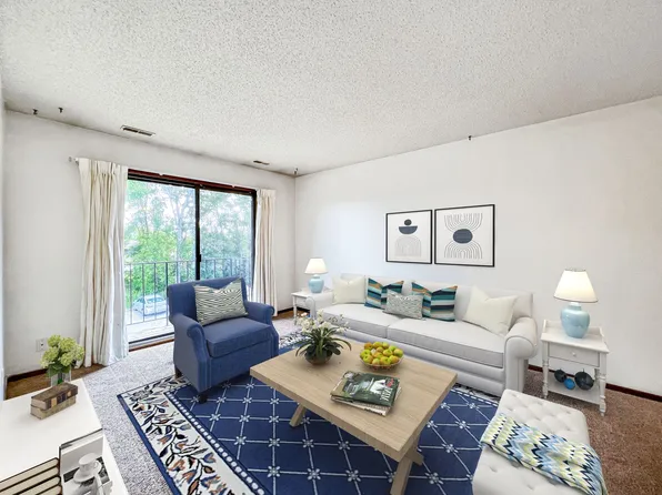 626 S 16th St (Pheasant Run)