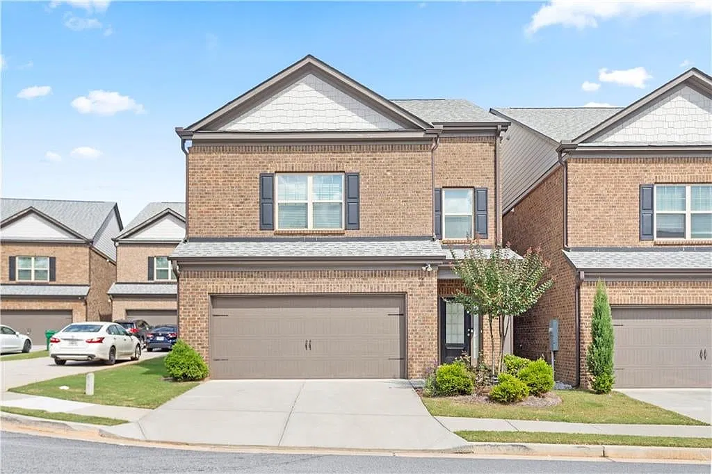 4 bed, 3.5 bath, 2368 sqft, $2,600 — Photo 3