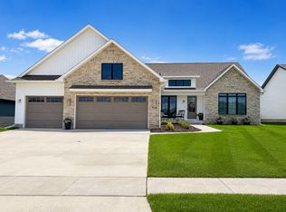 7131 Alvie Ln, Bettendorf, IA 52722
