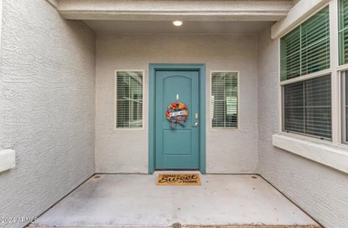 4 bed, 3.0 bath, 2313 sqft, $2,300 — Photo 2