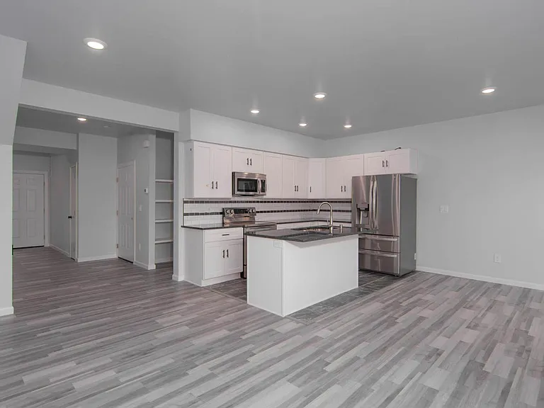 12402 E Broadway Ave — Photo 2
