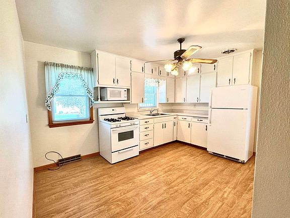 3rd image of 802 Poplar St