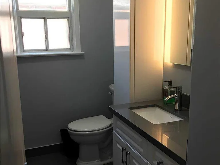 126 Silverhill Dr #MAIN FLOOR — Photo 10