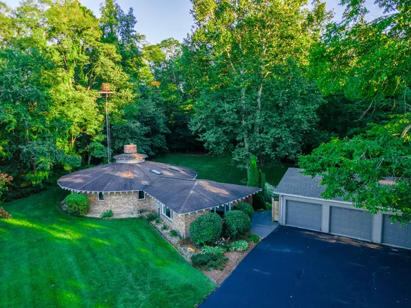 7616 Lake Rd, Berrien Center, MI 49102