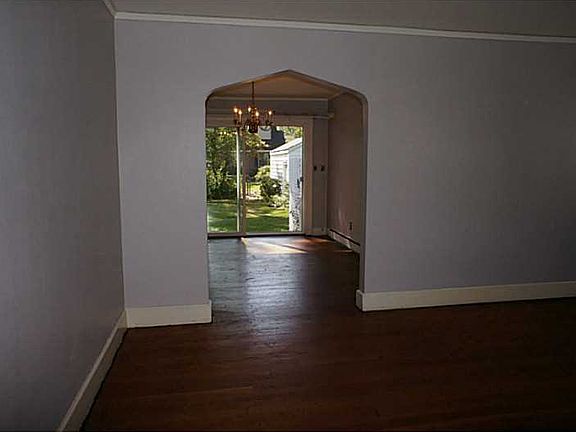 5th image of 417 Massachusetts Ave
