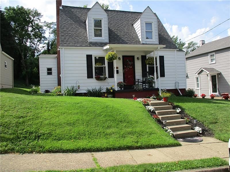 1st image of 703 Ash St