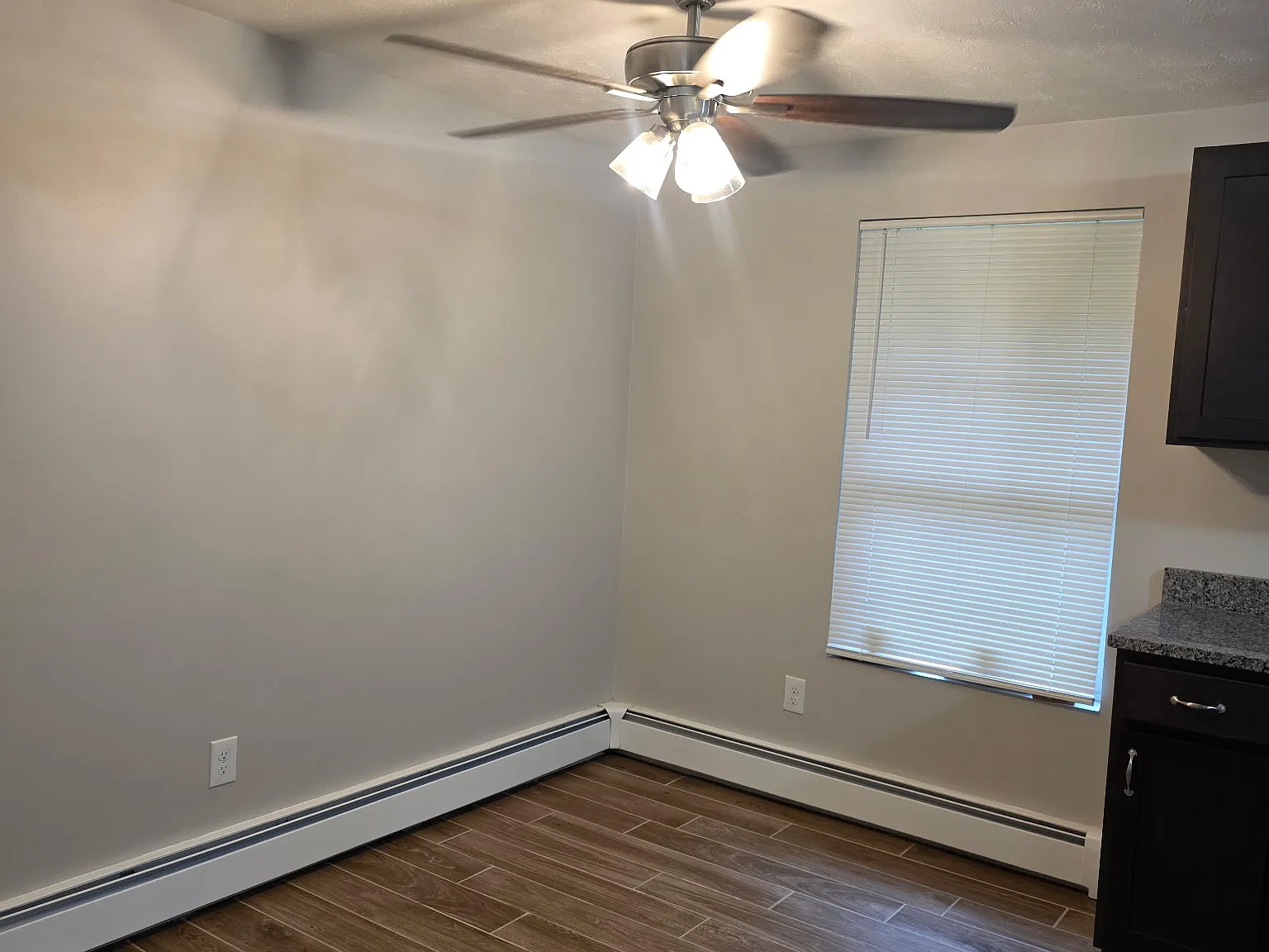 3 bed, 1.5 bath, 1400 sqft, $2,650 — Photo 4