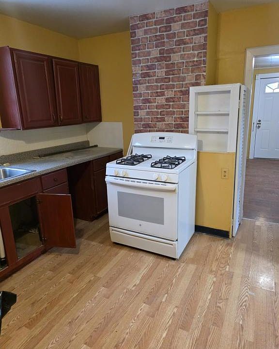 1st image of 8 Bunn St