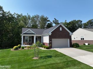 9576 Pine Valley Dr, Grand Blanc, MI 48439
