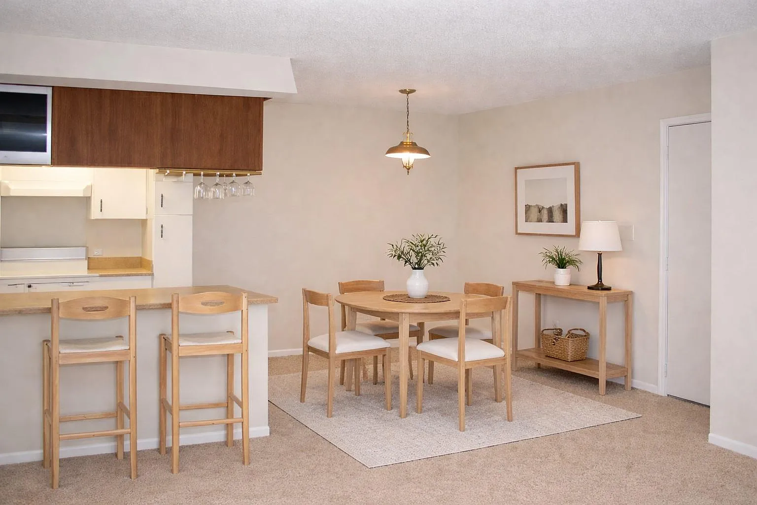 2 bed, 2.0 bath, 1005 sqft, $1,625 — Photo 2