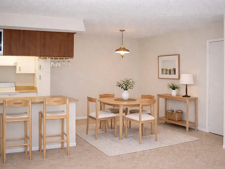 910 Duncan Ln #52 — Photo 2