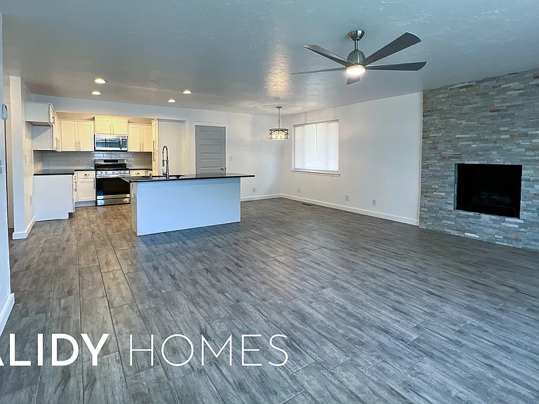 702 Amity Ln — Photo 9