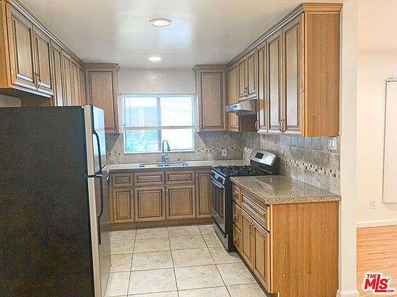 2nd image of 922 S Bedford St #2