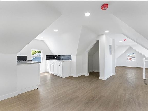 2nd image of 437 Bramhall Ave